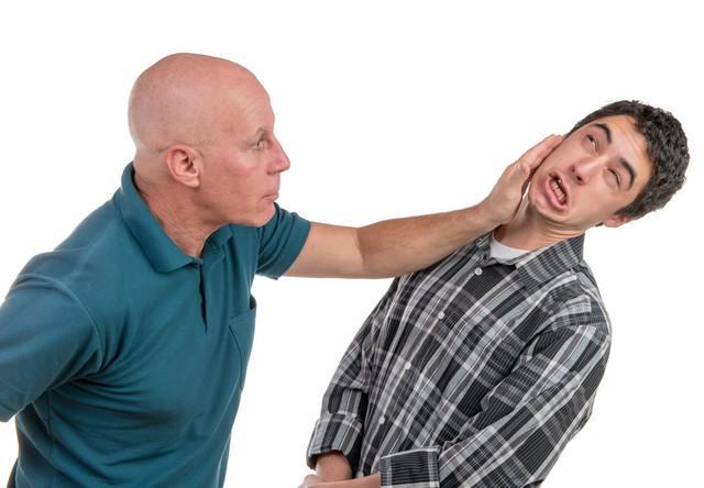谁糊涂？家长：你抽我儿子11耳光；老师：胳膊痛，只扇五六下