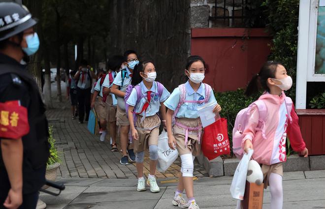 老师吐槽“课间圈养现象严重”，引家长共鸣，网友：还不是怨学校