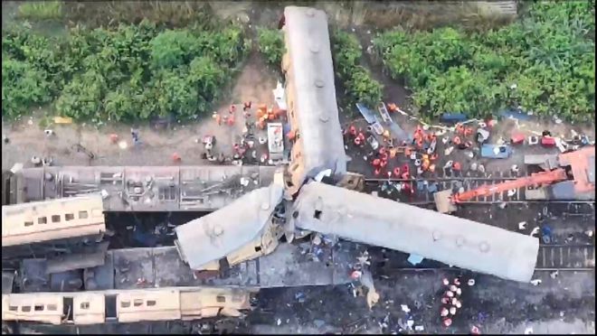 印度又发生列车相撞：53人死伤，“系人为失误”