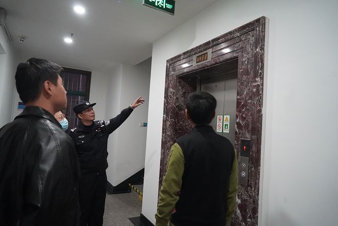8人被困电梯一个多小时，上海这个街道39台问题电梯进入修缮清单