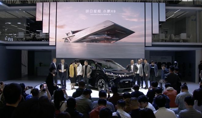 小鹏 X9 亮相广州车展：标配主动式后轮转向，预售价 38.8万元起